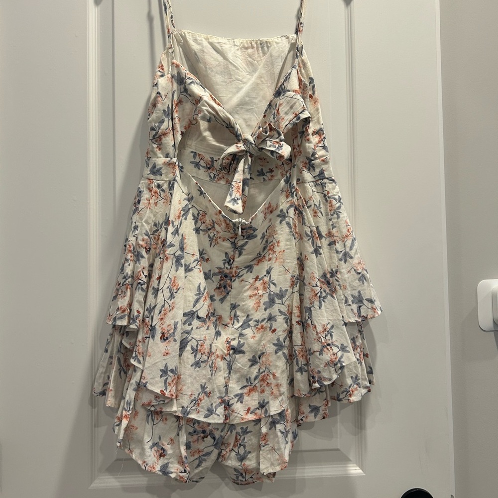 Romper
Good Condition - Picture 2 of 3